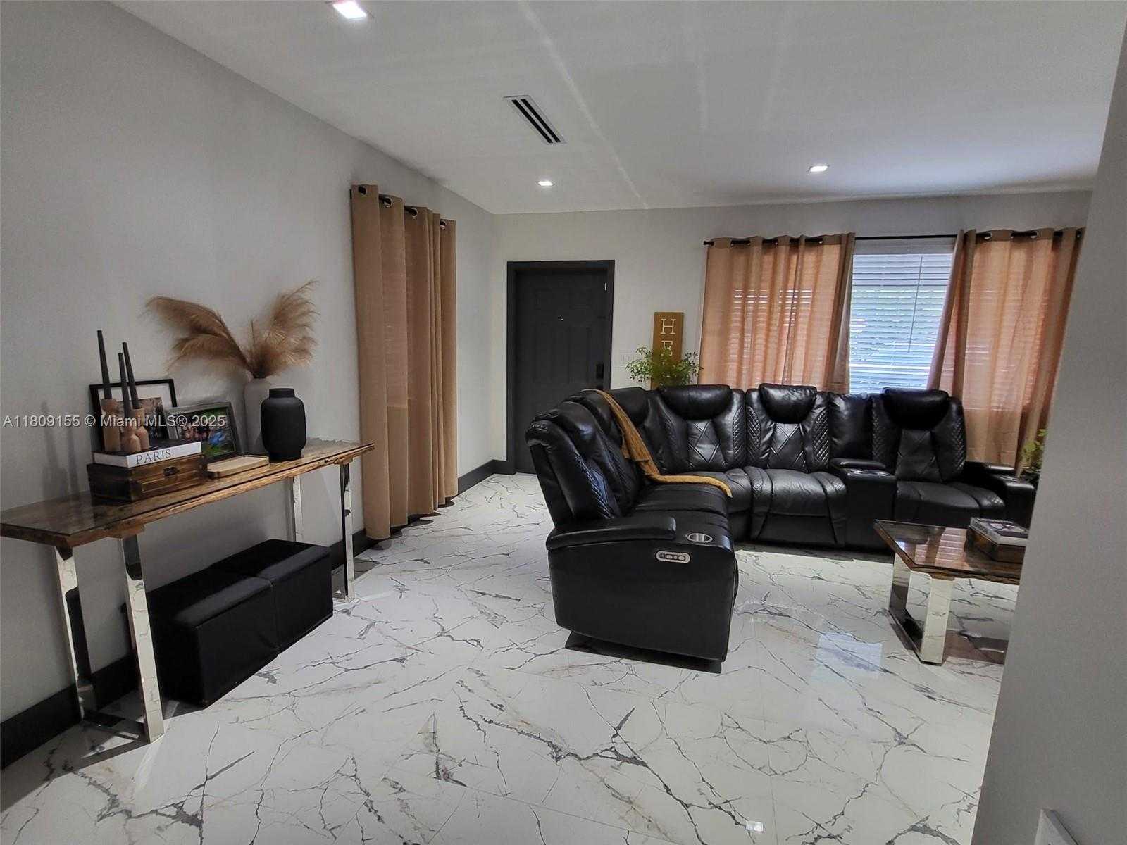 Small Image of 7672 LA SALLE BLV, Miramar Number 9