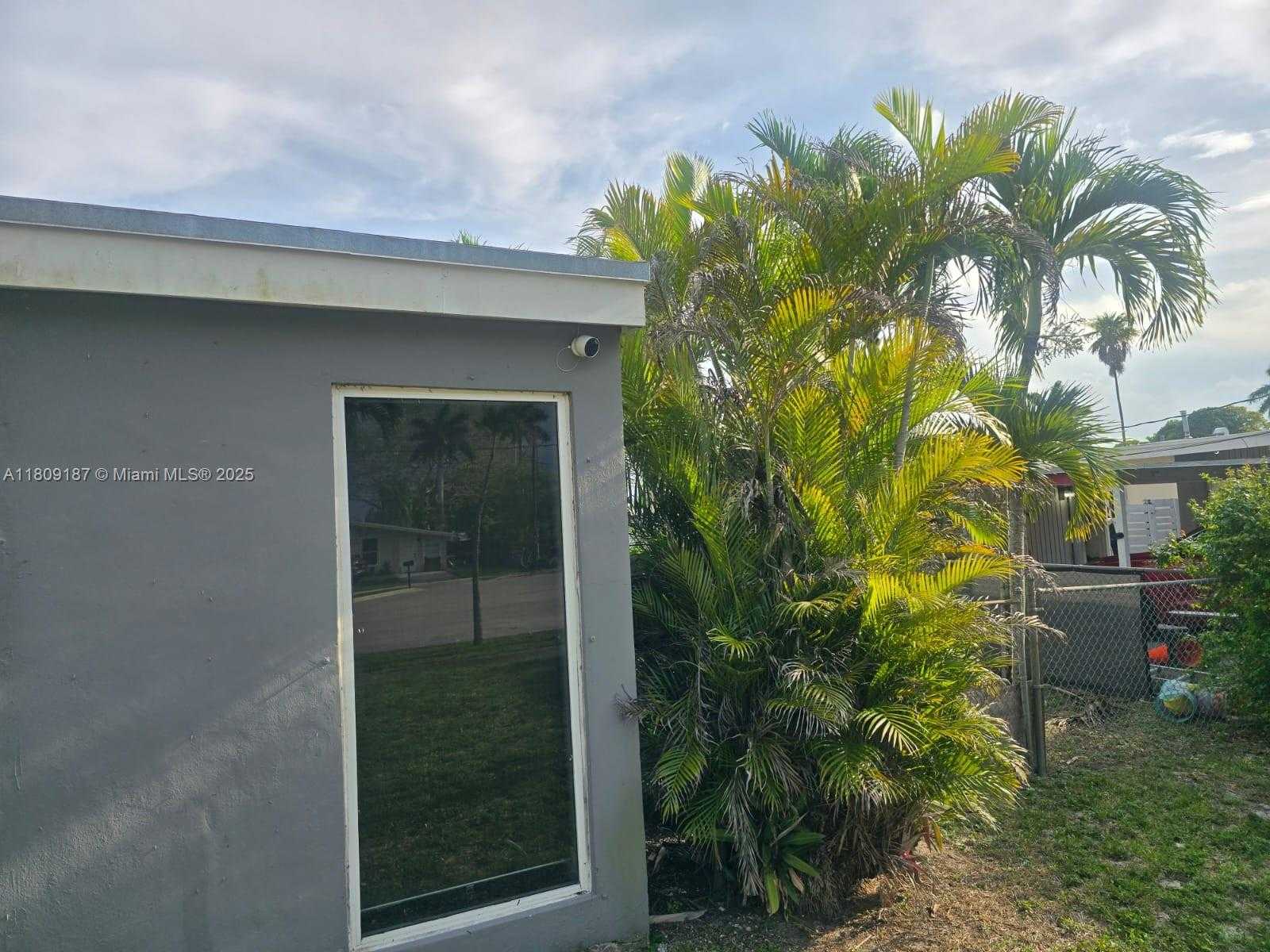 Small Image of 5812 NORTH WEST 20TH CT, Margate Number 10
