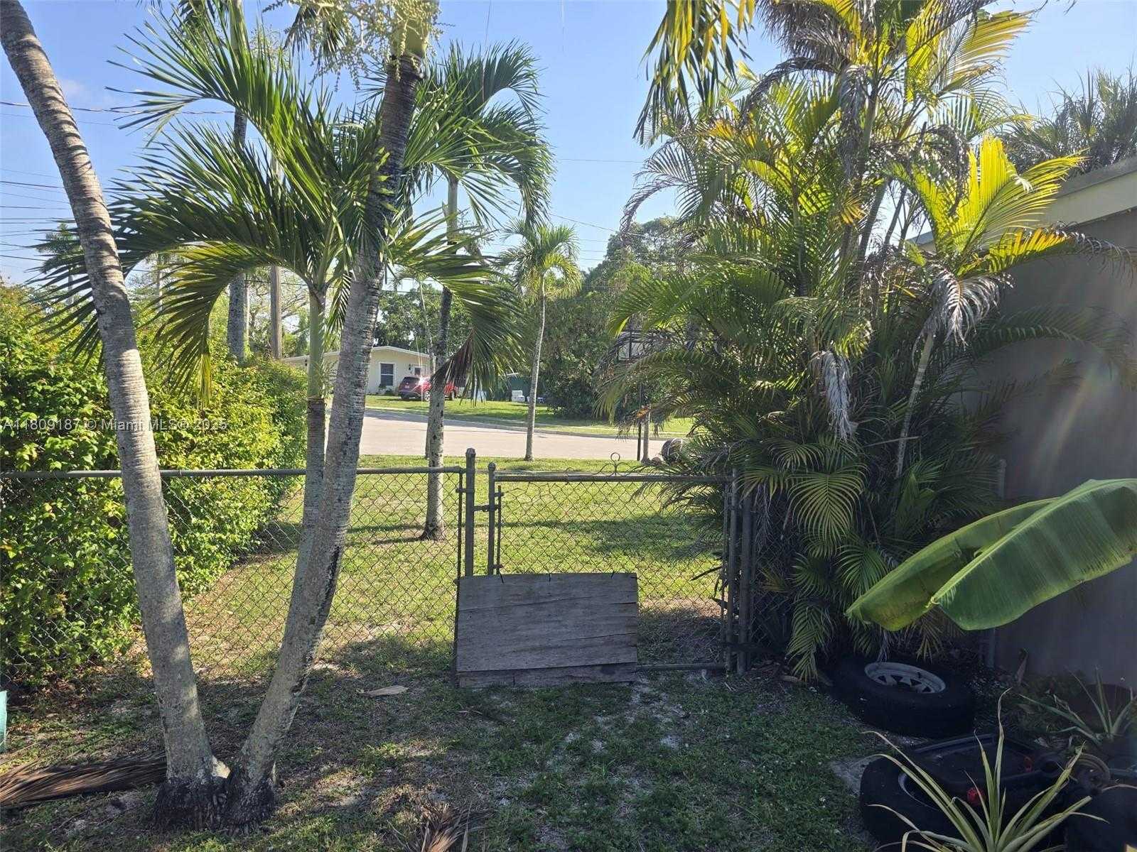 Small Image of 5812 NORTH WEST 20TH CT, Margate Number 43