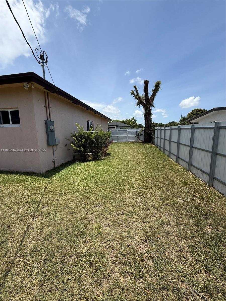 Small Image of 3560 NORTH WEST 212TH ST, Miami Gardens Number 11