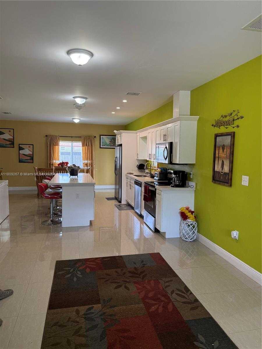 Small Image of 3560 NORTH WEST 212TH ST, Miami Gardens Number 2