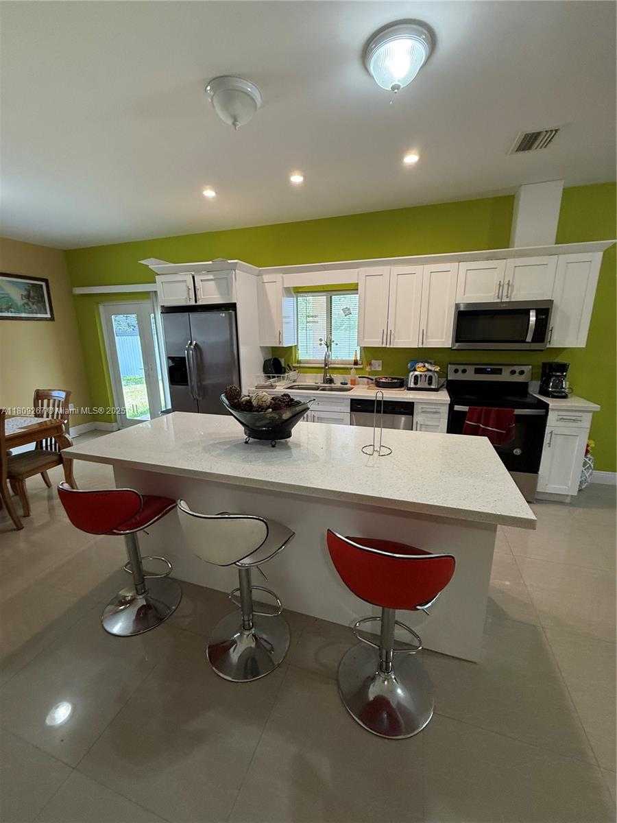 Small Image of 3560 NORTH WEST 212TH ST, Miami Gardens Number 4