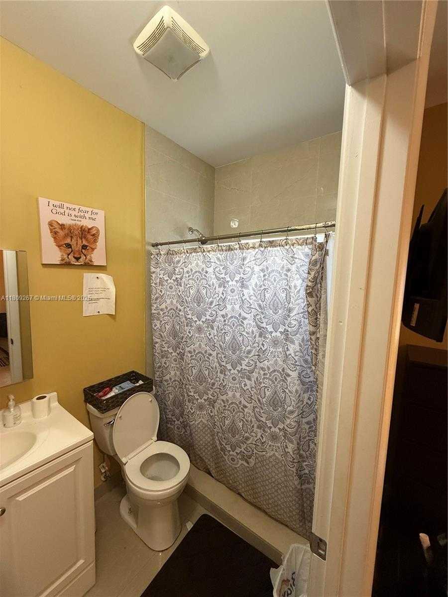 Small Image of 3560 NORTH WEST 212TH ST, Miami Gardens Number 5