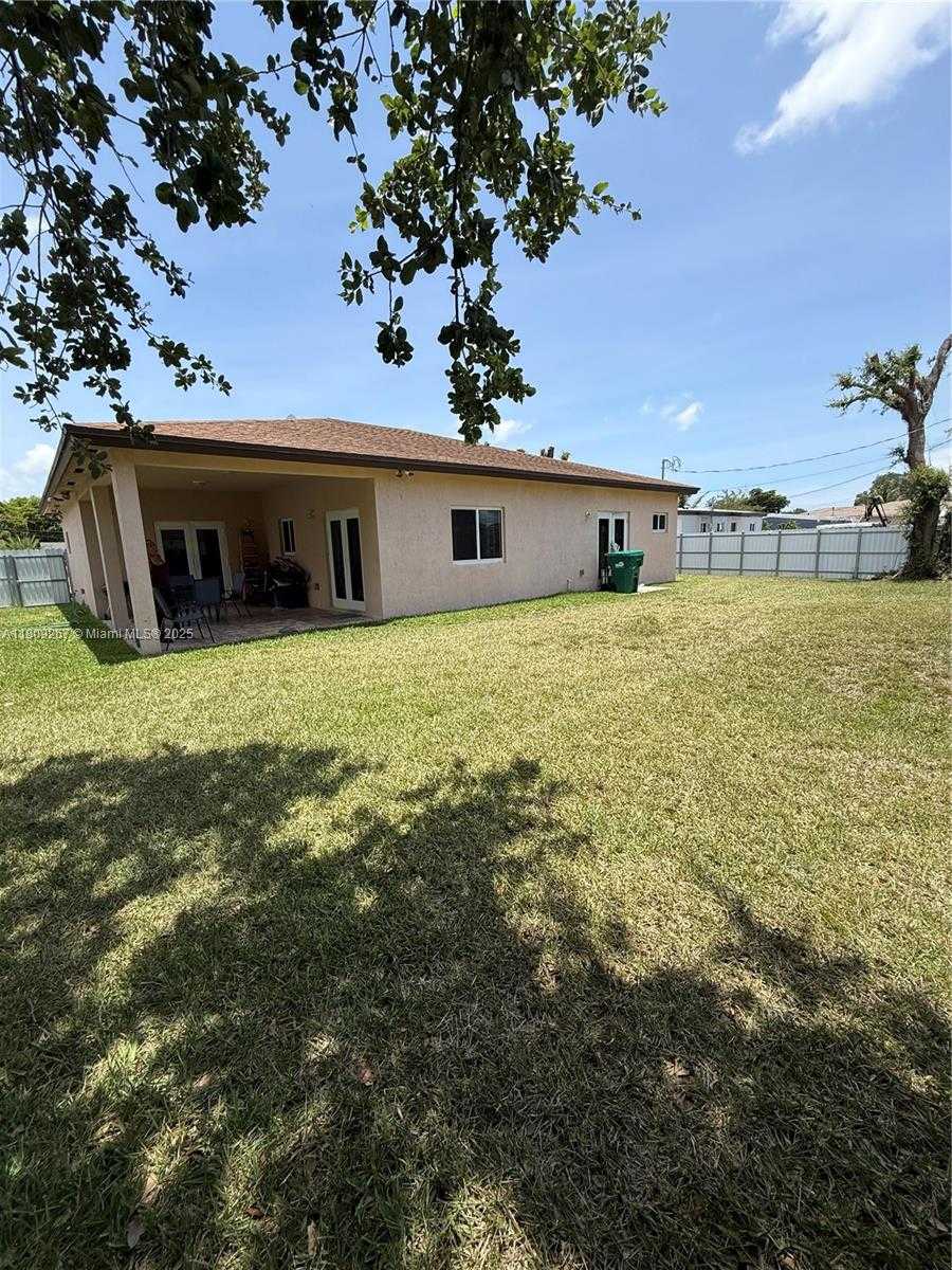 Small Image of 3560 NORTH WEST 212TH ST, Miami Gardens Number 8