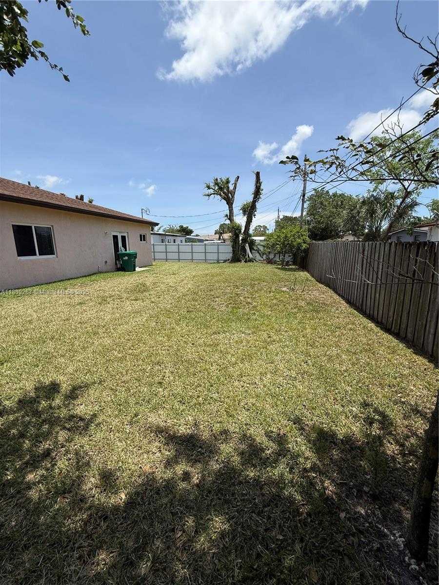 Small Image of 3560 NORTH WEST 212TH ST, Miami Gardens Number 9