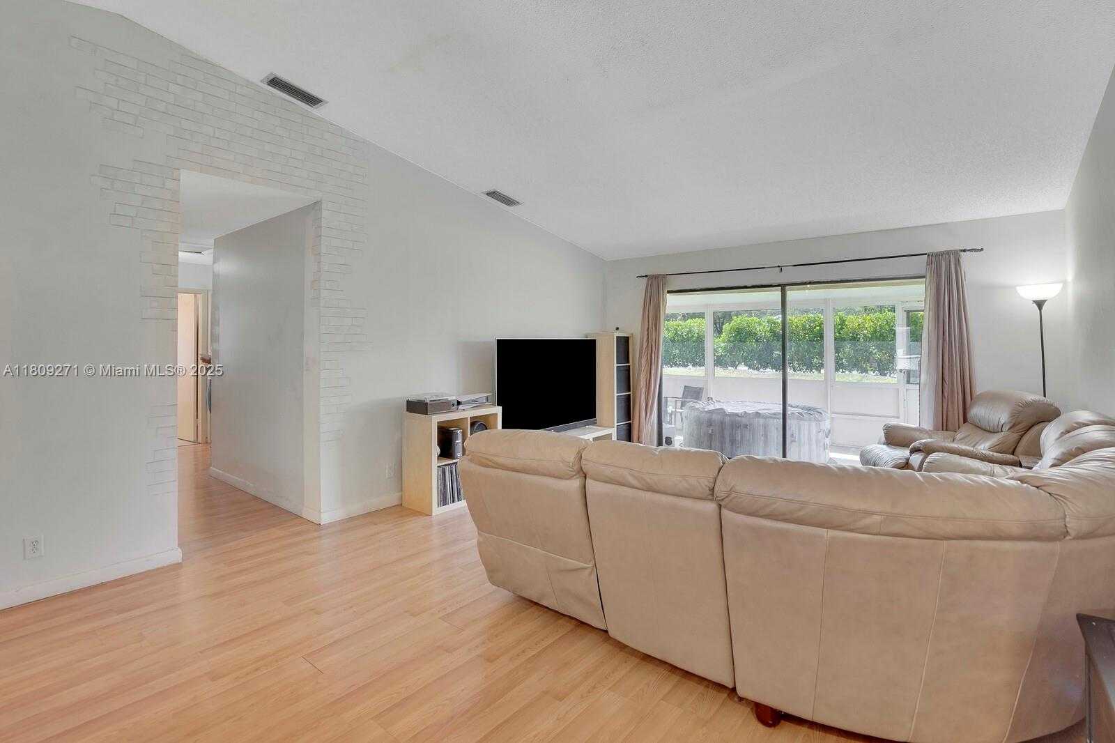 Small Image of 10 AFTON PL, Boynton Beach Number 14