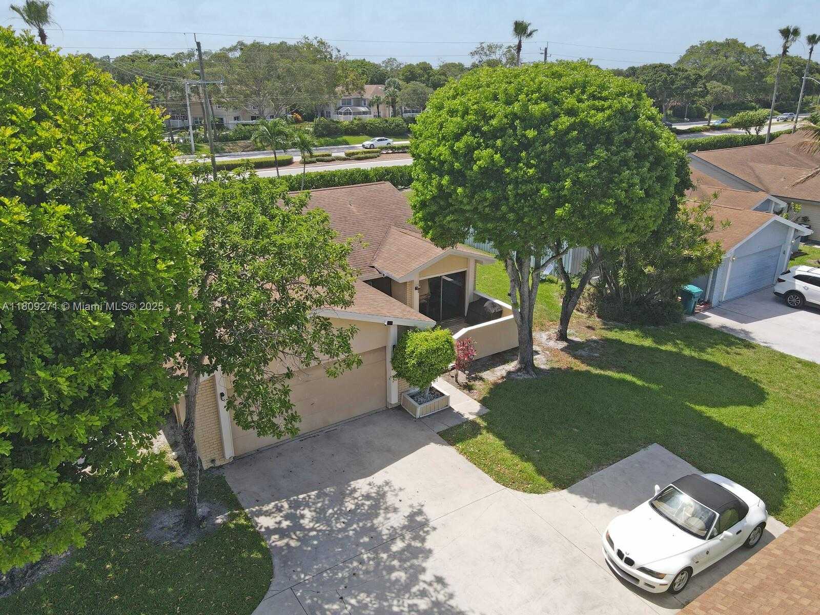 Small Image of 10 AFTON PL, Boynton Beach Number 2