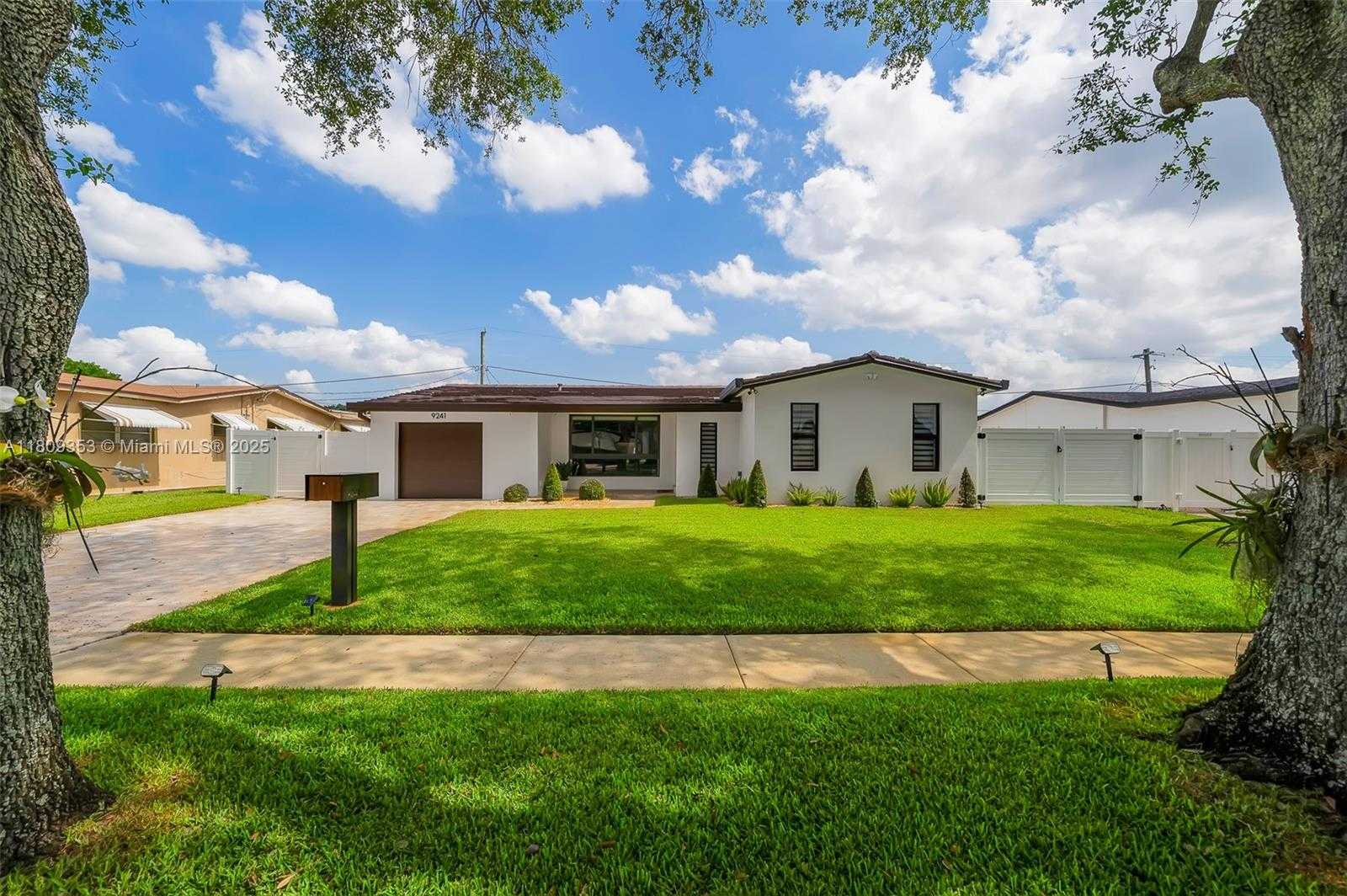Small Image of 9241 SOUTH WEST 55TH ST, Cooper City Number 3
