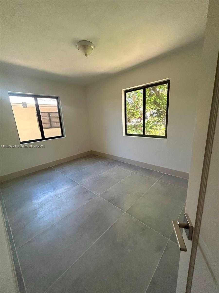 Small Image of 421 SOUTH WEST 11TH ST, Fort Lauderdale Number 12