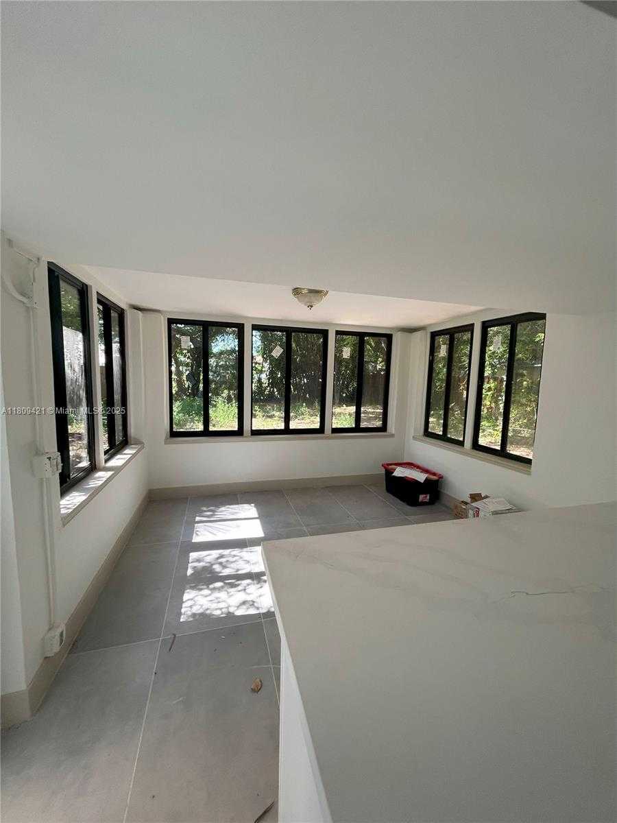 Small Image of 421 SOUTH WEST 11TH ST, Fort Lauderdale Number 3