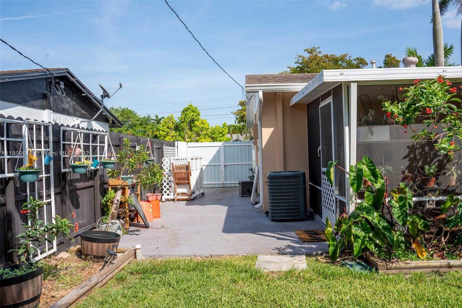 Small Image of 19630 STERLING DR, Cutler Bay Number 25