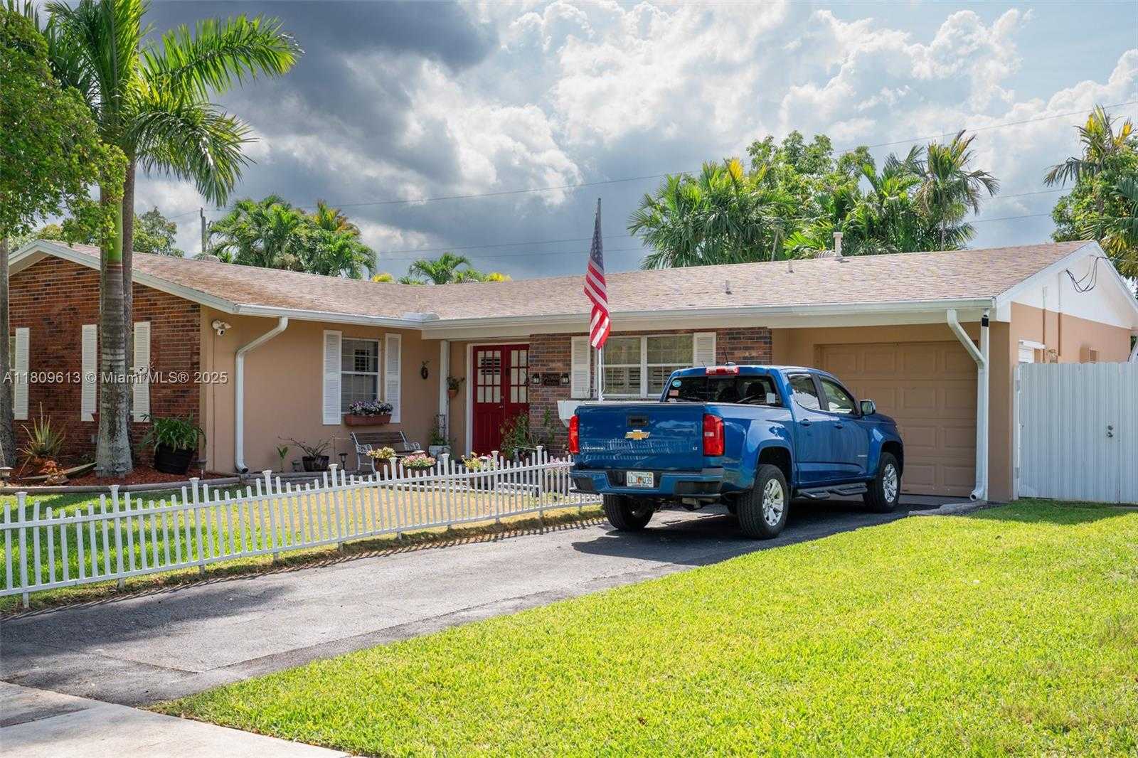Small Image of 19630 STERLING DR, Cutler Bay Number 3