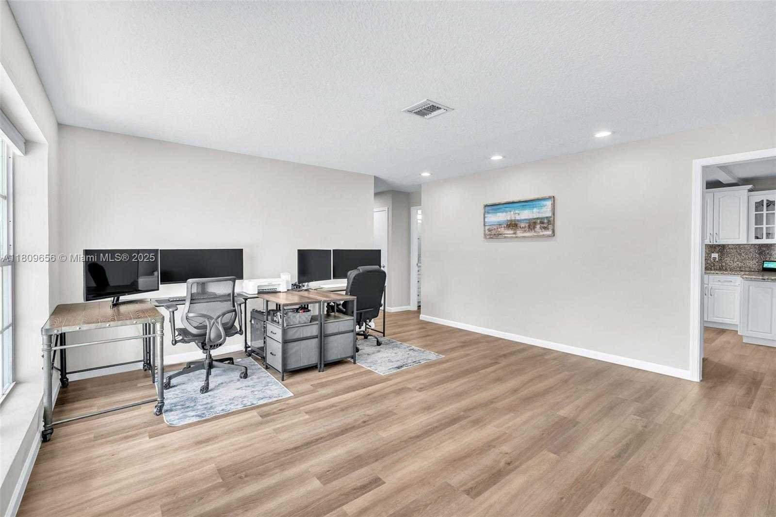 Small Image of 4271 SOUTH WEST 67TH TER, Davie Number 17