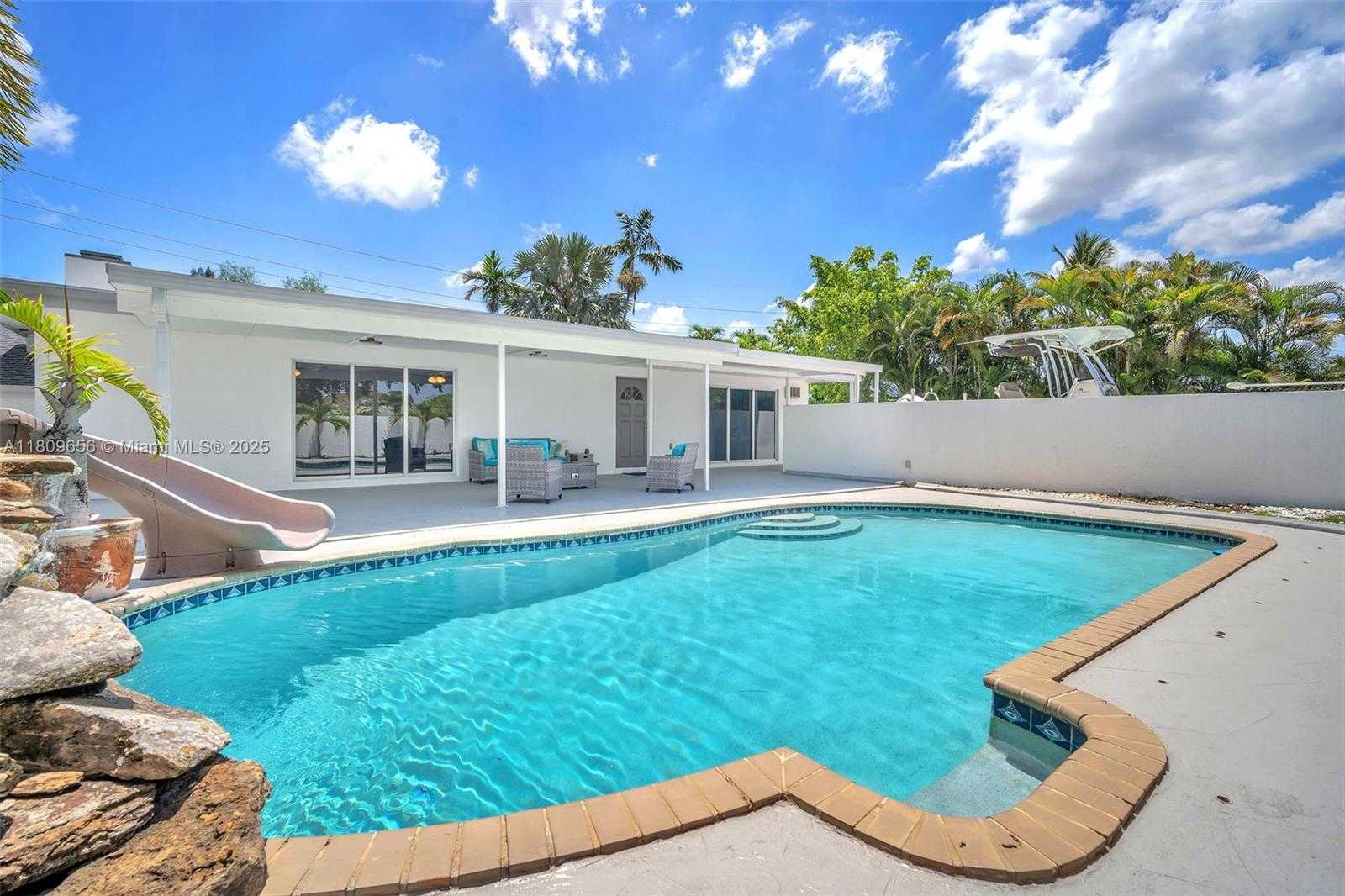 Small Image of 4271 SOUTH WEST 67TH TER, Davie Number 37