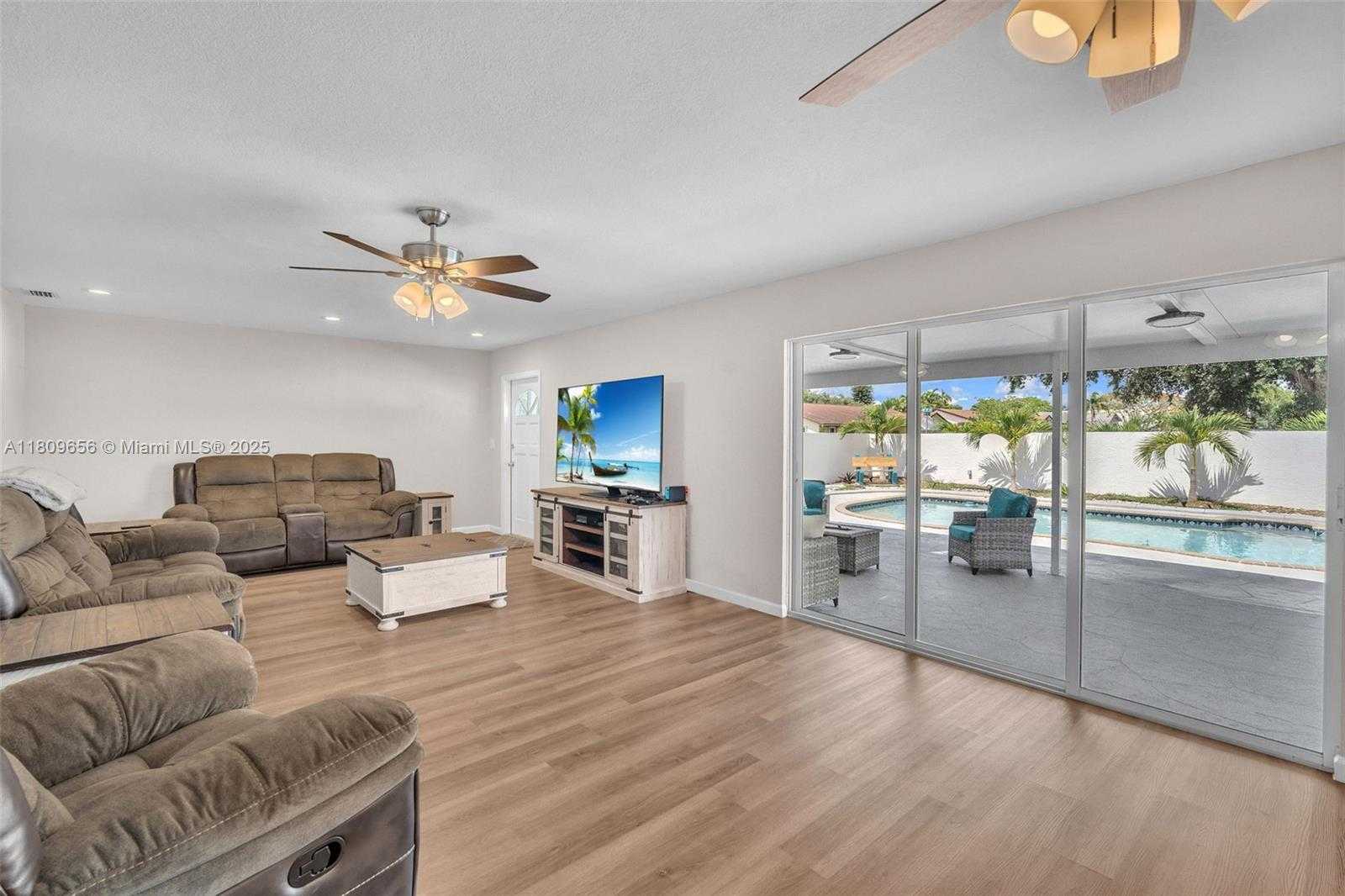 Small Image of 4271 SOUTH WEST 67TH TER, Davie Number 5