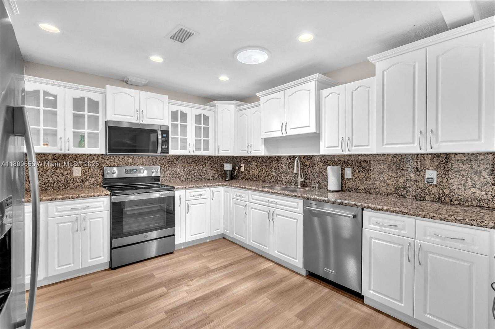 Small Image of 4271 SOUTH WEST 67TH TER, Davie Number 6