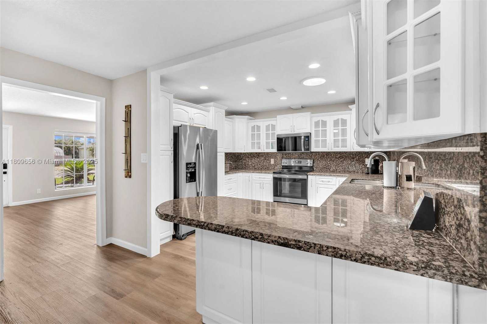 Small Image of 4271 SOUTH WEST 67TH TER, Davie Number 7