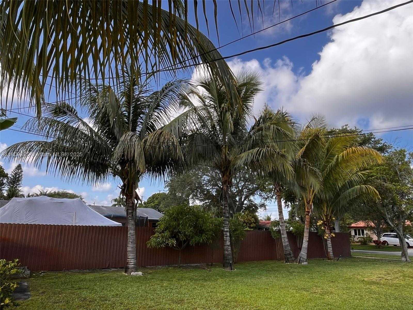 Small Image of 4888 NORTH WEST 8TH CT, Plantation Number 11