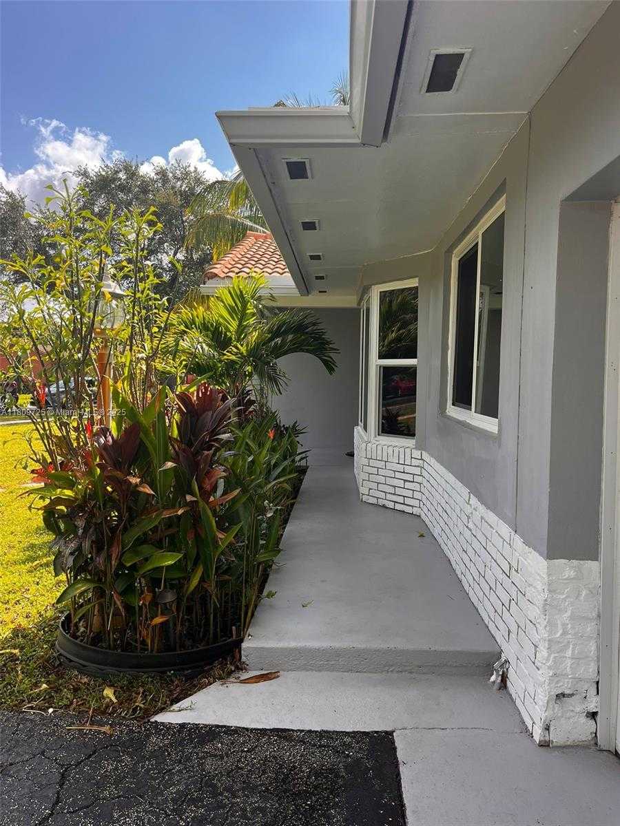 Small Image of 4888 NORTH WEST 8TH CT, Plantation Number 13
