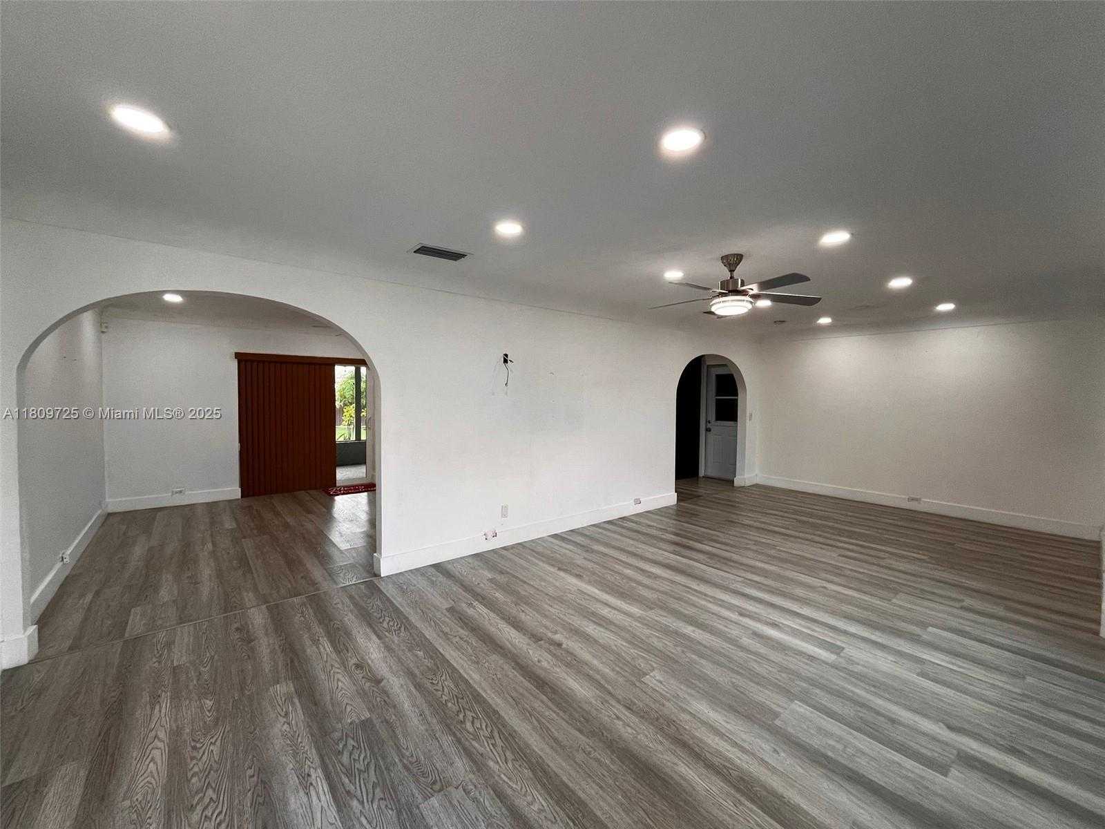 Small Image of 4888 NORTH WEST 8TH CT, Plantation Number 15