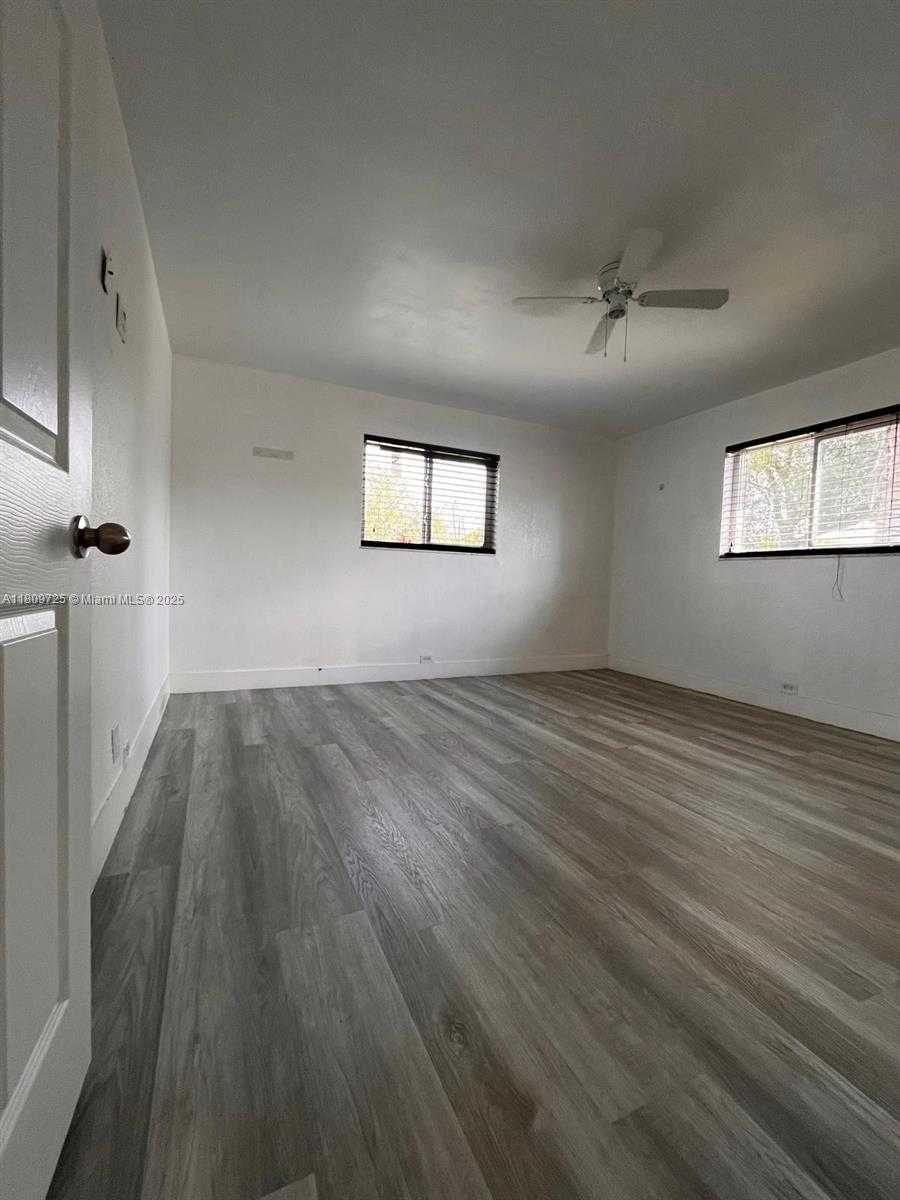 Small Image of 4888 NORTH WEST 8TH CT, Plantation Number 21