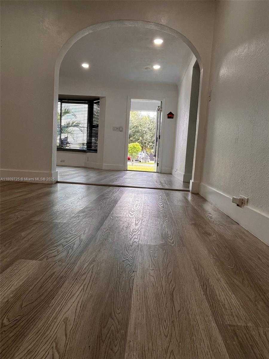 Small Image of 4888 NORTH WEST 8TH CT, Plantation Number 22