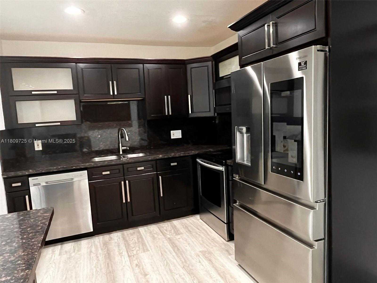 Small Image of 4888 NORTH WEST 8TH CT, Plantation Number 24
