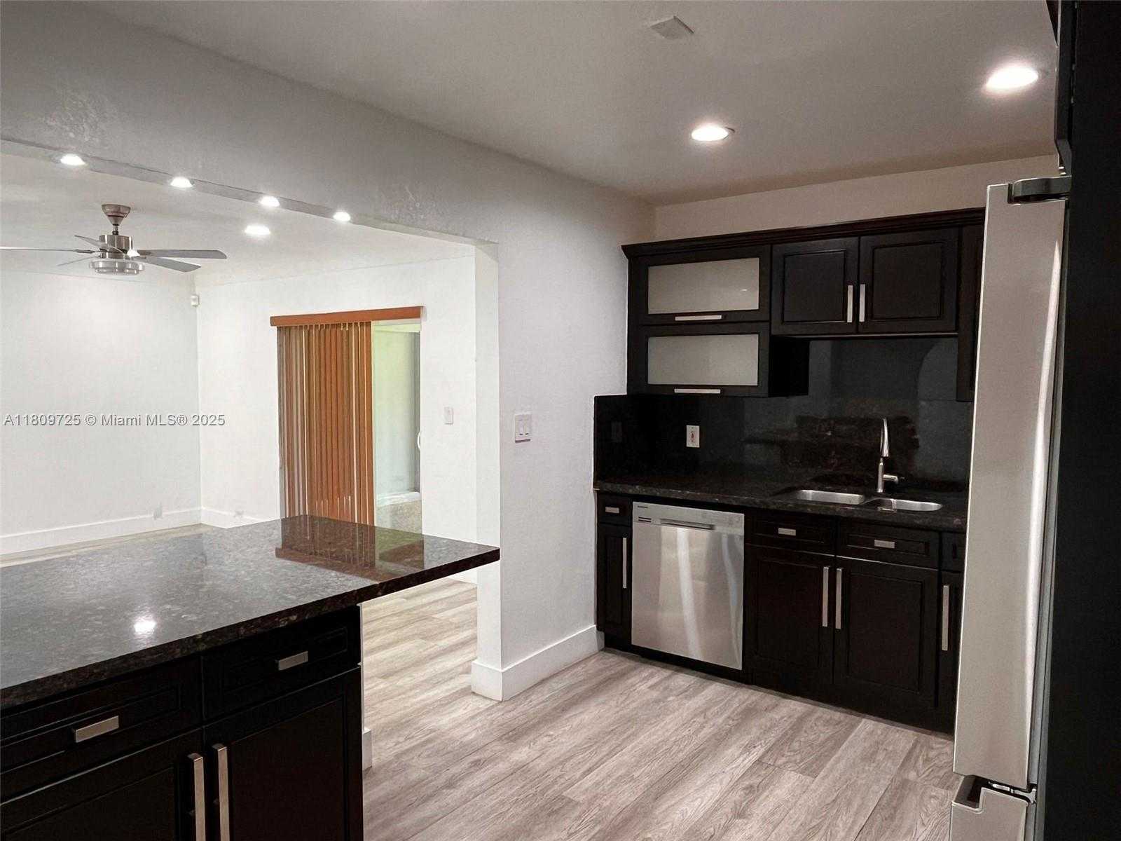 Small Image of 4888 NORTH WEST 8TH CT, Plantation Number 26