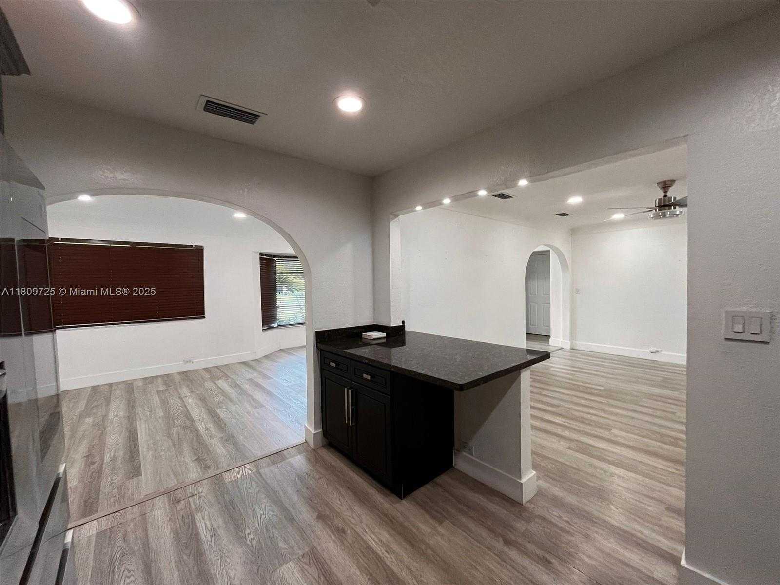 Small Image of 4888 NORTH WEST 8TH CT, Plantation Number 27