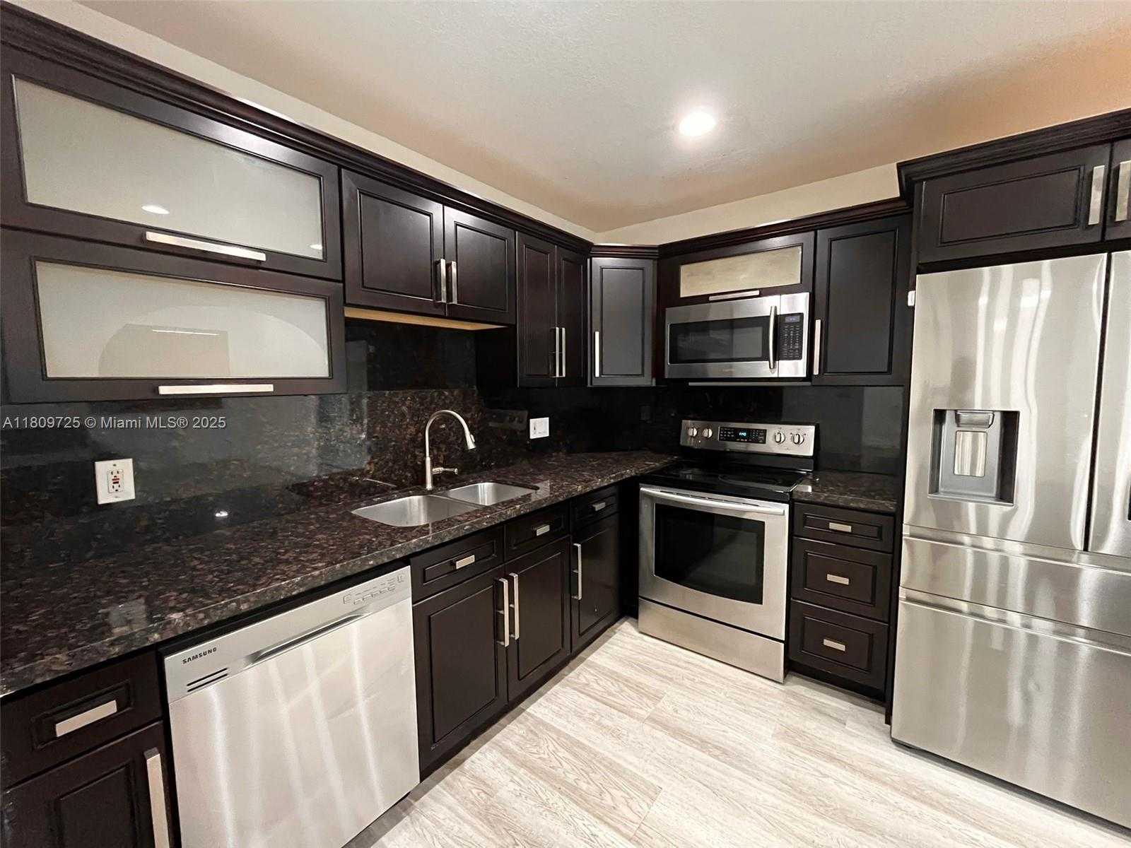 Small Image of 4888 NORTH WEST 8TH CT, Plantation Number 3