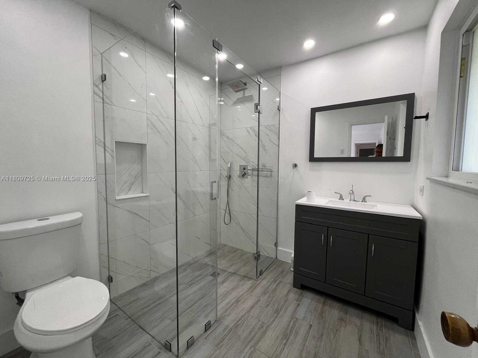 Small Image of 4888 NORTH WEST 8TH CT, Plantation Number 5