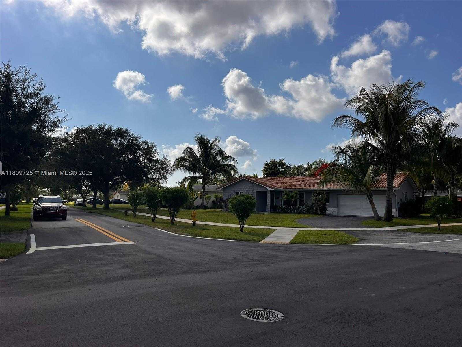 Small Image of 4888 NORTH WEST 8TH CT, Plantation Number 6