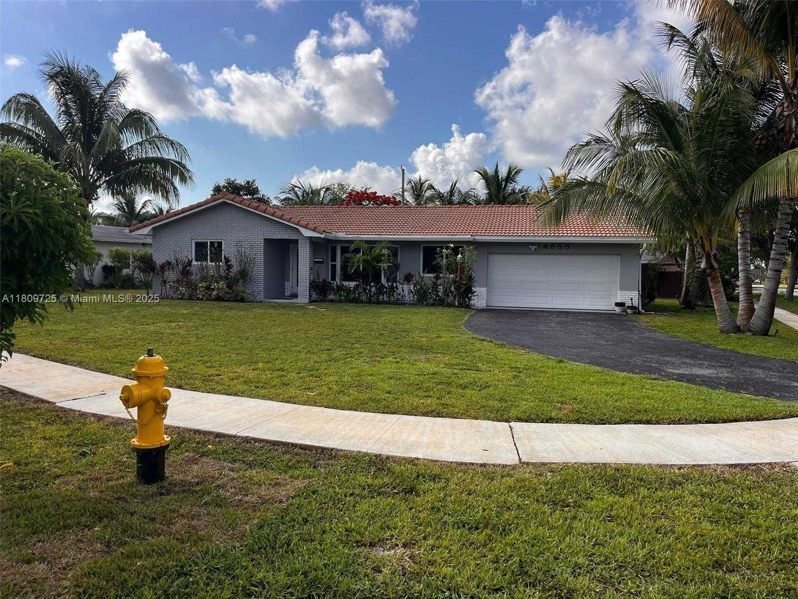 Small Image of 4888 NORTH WEST 8TH CT, Plantation Number 7
