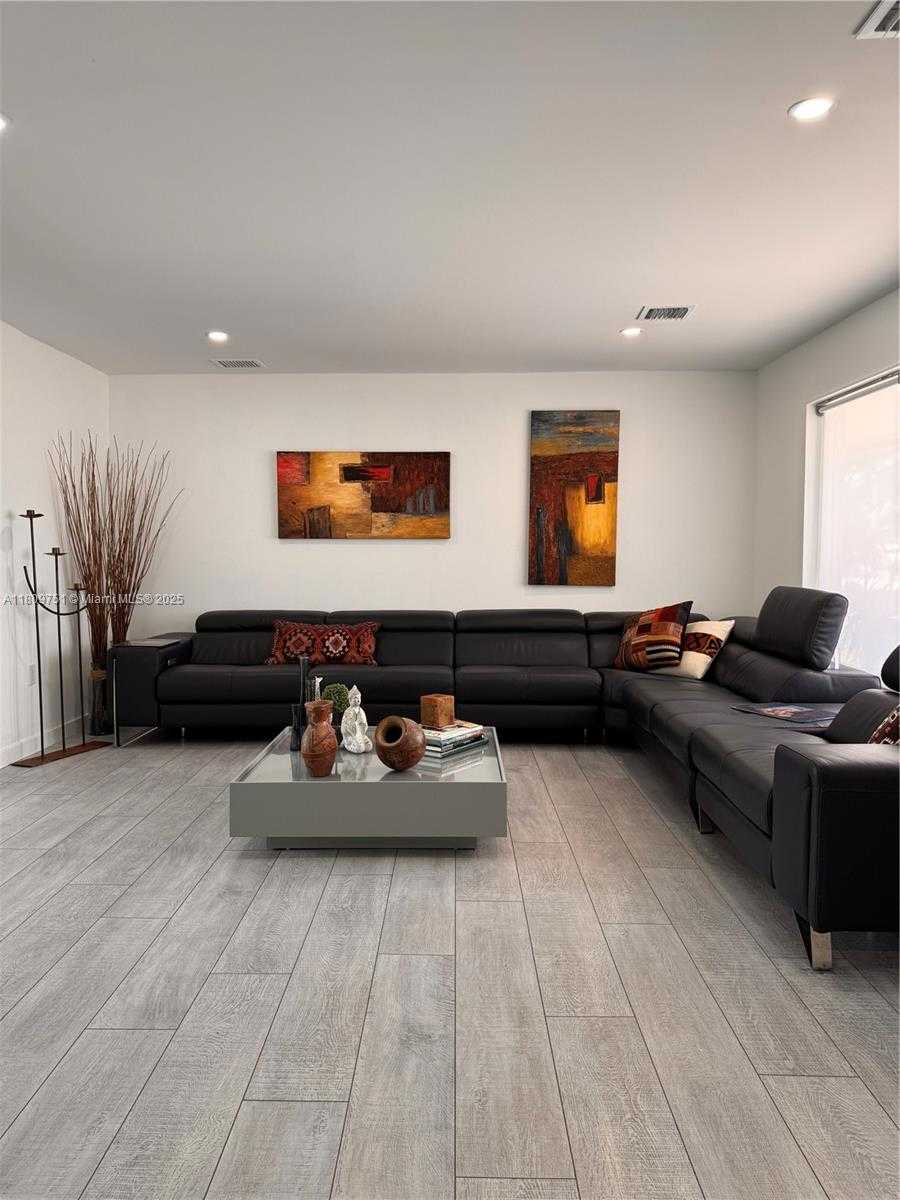 Small Image of 501 SOUTH WEST 18TH ST, Pompano Beach Number 4