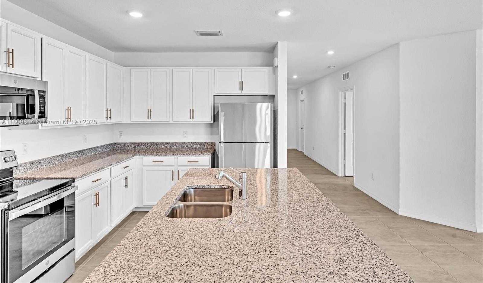Small Image of 2033 SOUTH WEST CASTINET LN, Port St. Lucie Number 10