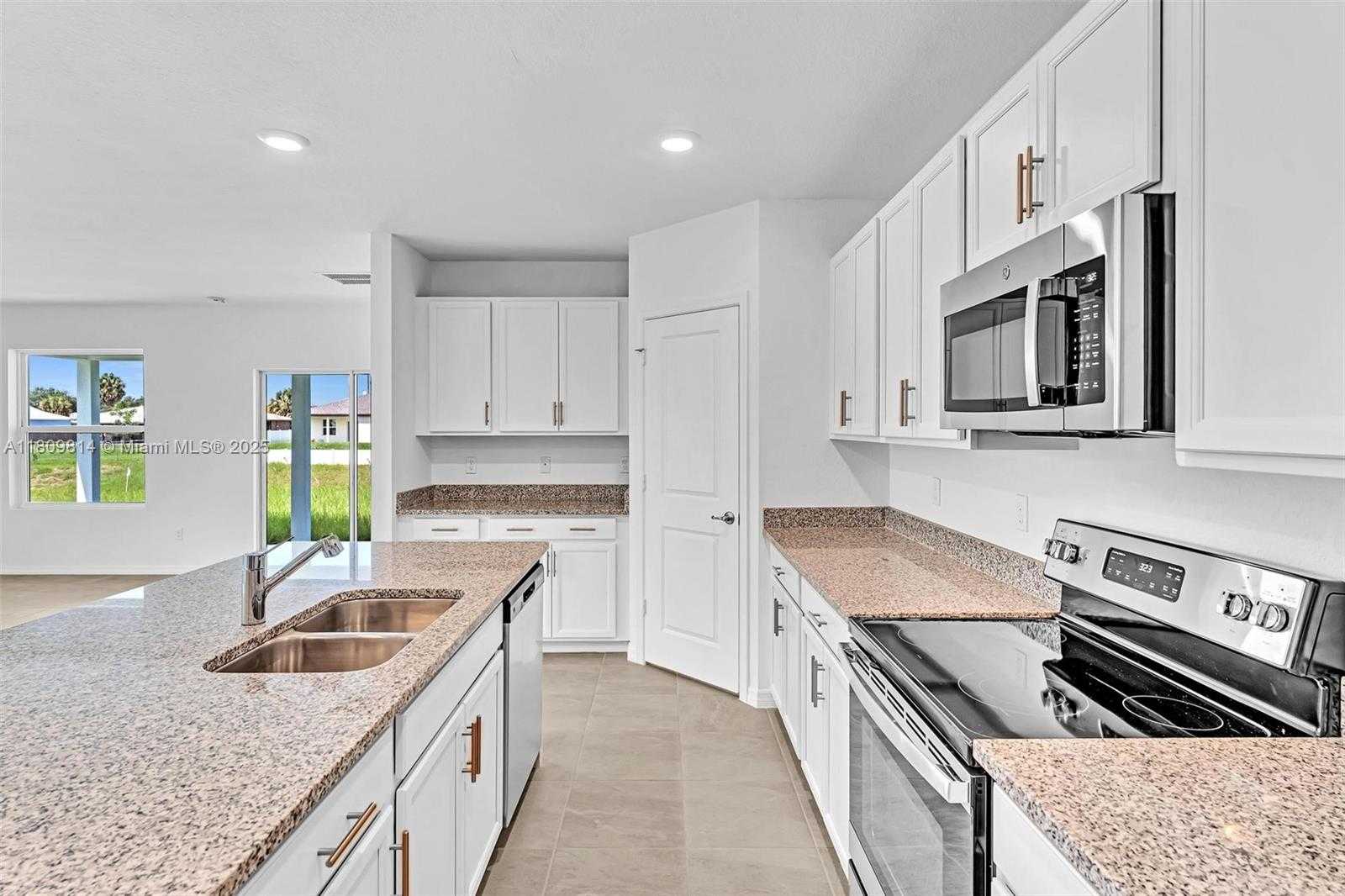 Small Image of 2033 SOUTH WEST CASTINET LN, Port St. Lucie Number 11