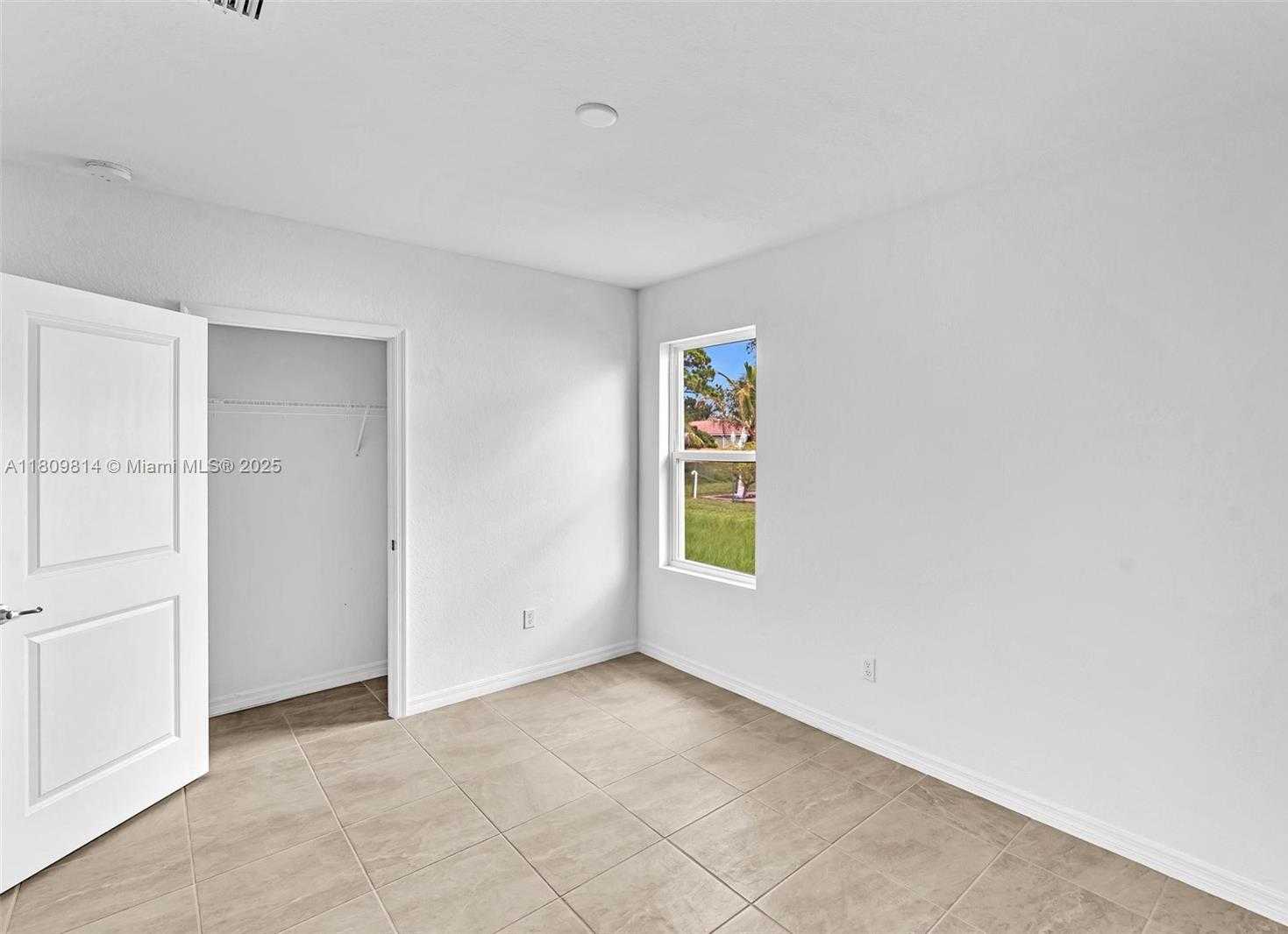 Small Image of 2033 SOUTH WEST CASTINET LN, Port St. Lucie Number 19