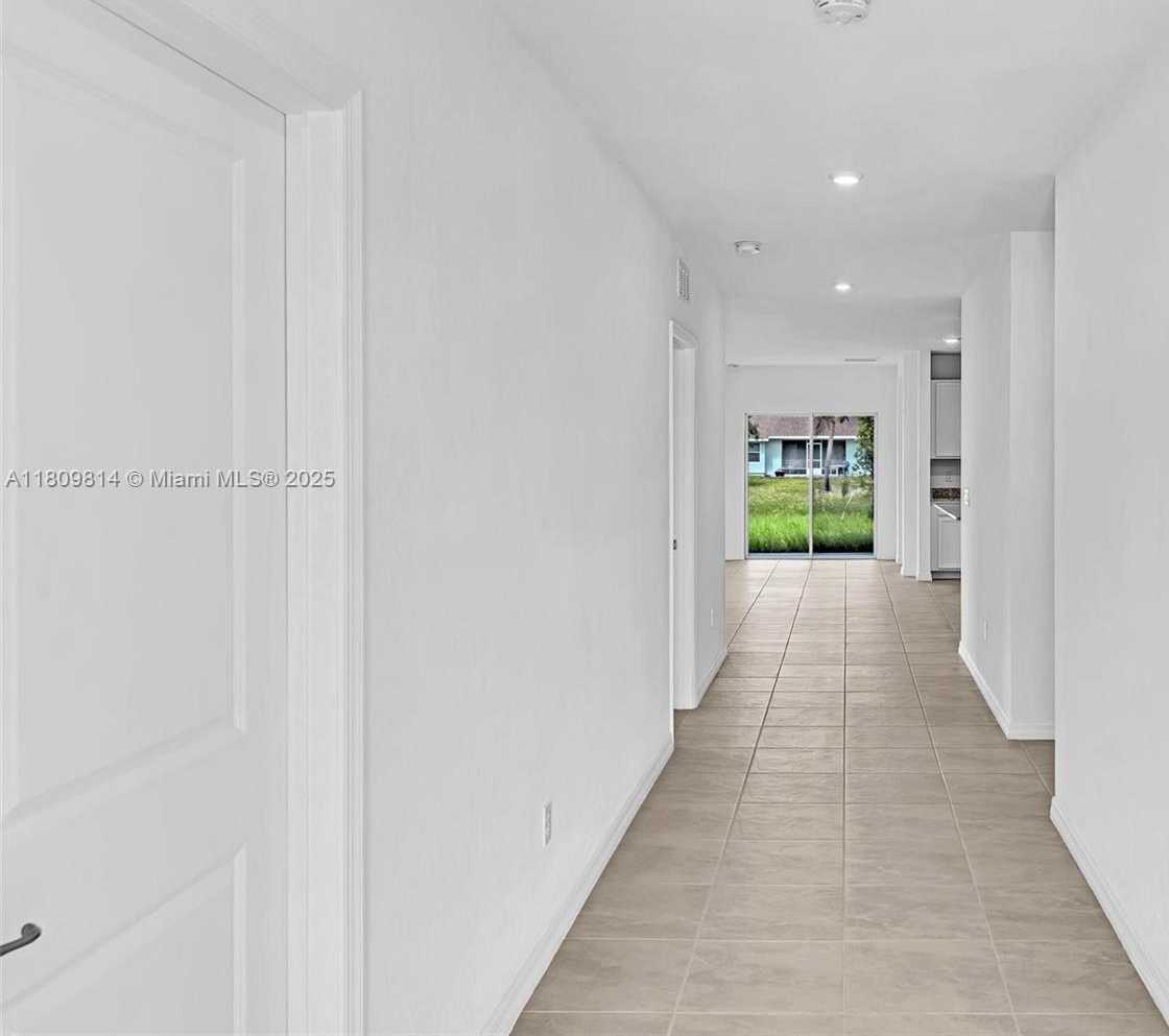 Small Image of 2033 SOUTH WEST CASTINET LN, Port St. Lucie Number 24