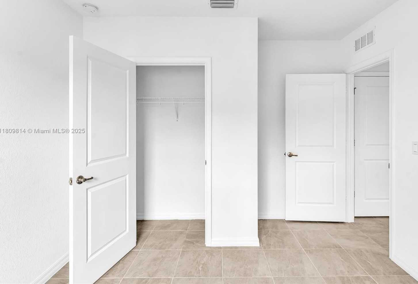 Small Image of 2033 SOUTH WEST CASTINET LN, Port St. Lucie Number 25