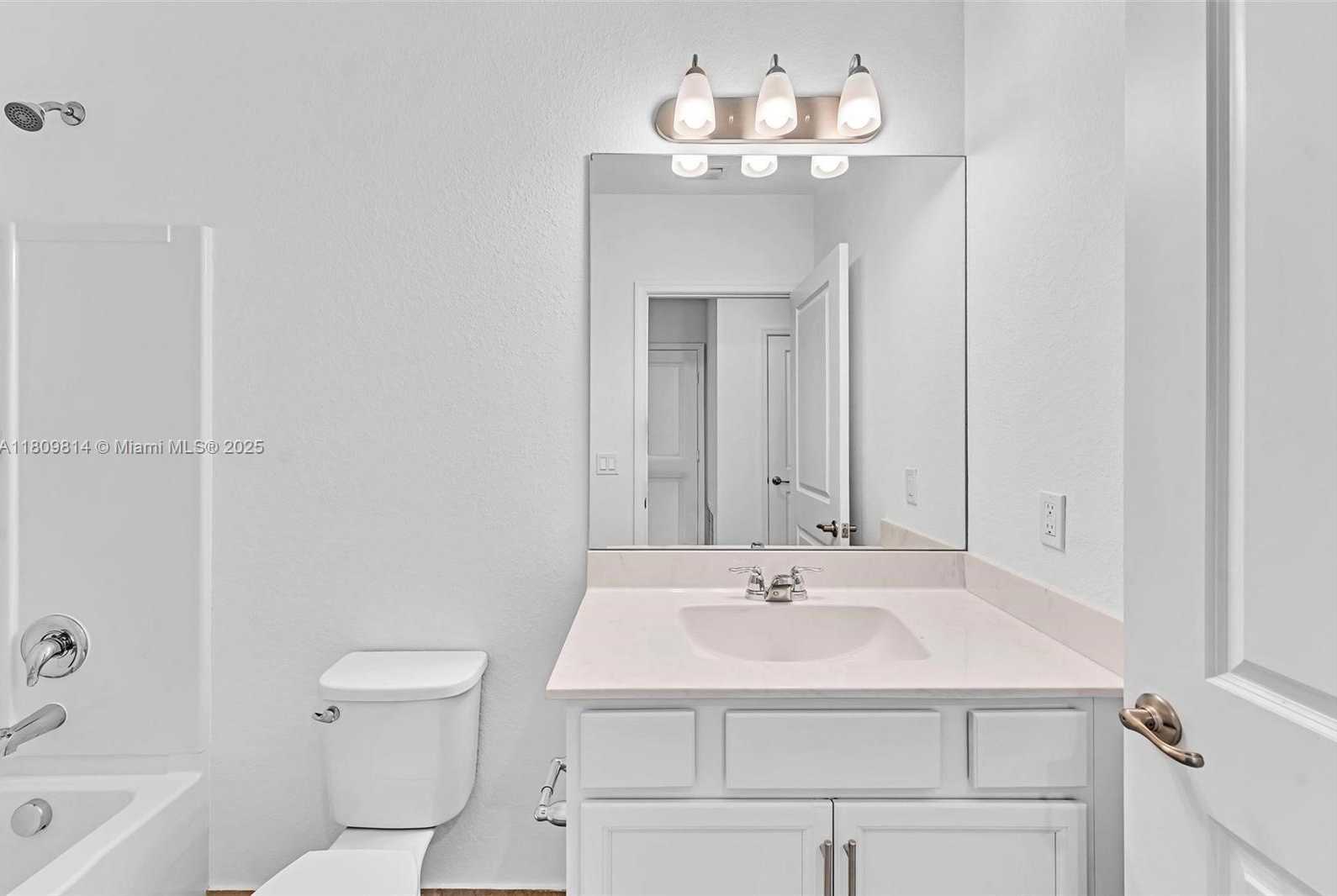 Small Image of 2033 SOUTH WEST CASTINET LN, Port St. Lucie Number 27