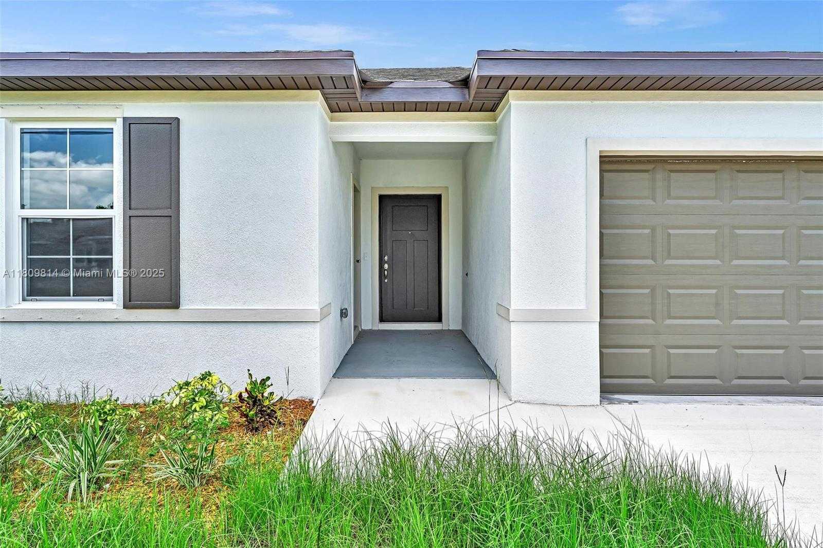Small Image of 2033 SOUTH WEST CASTINET LN, Port St. Lucie Number 3