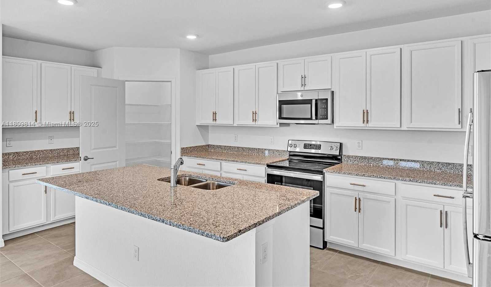 Small Image of 2033 SOUTH WEST CASTINET LN, Port St. Lucie Number 31