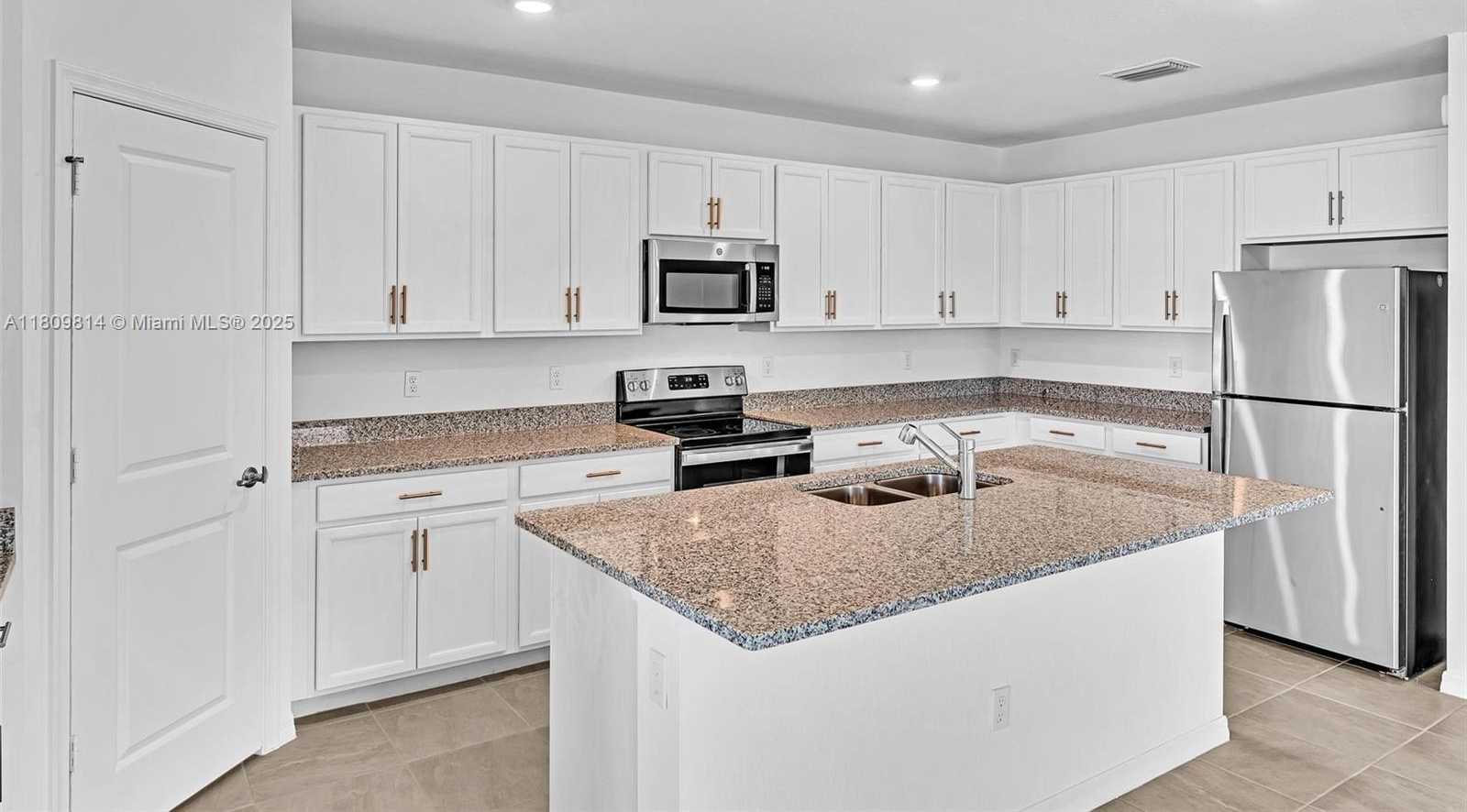 Small Image of 2033 SOUTH WEST CASTINET LN, Port St. Lucie Number 32