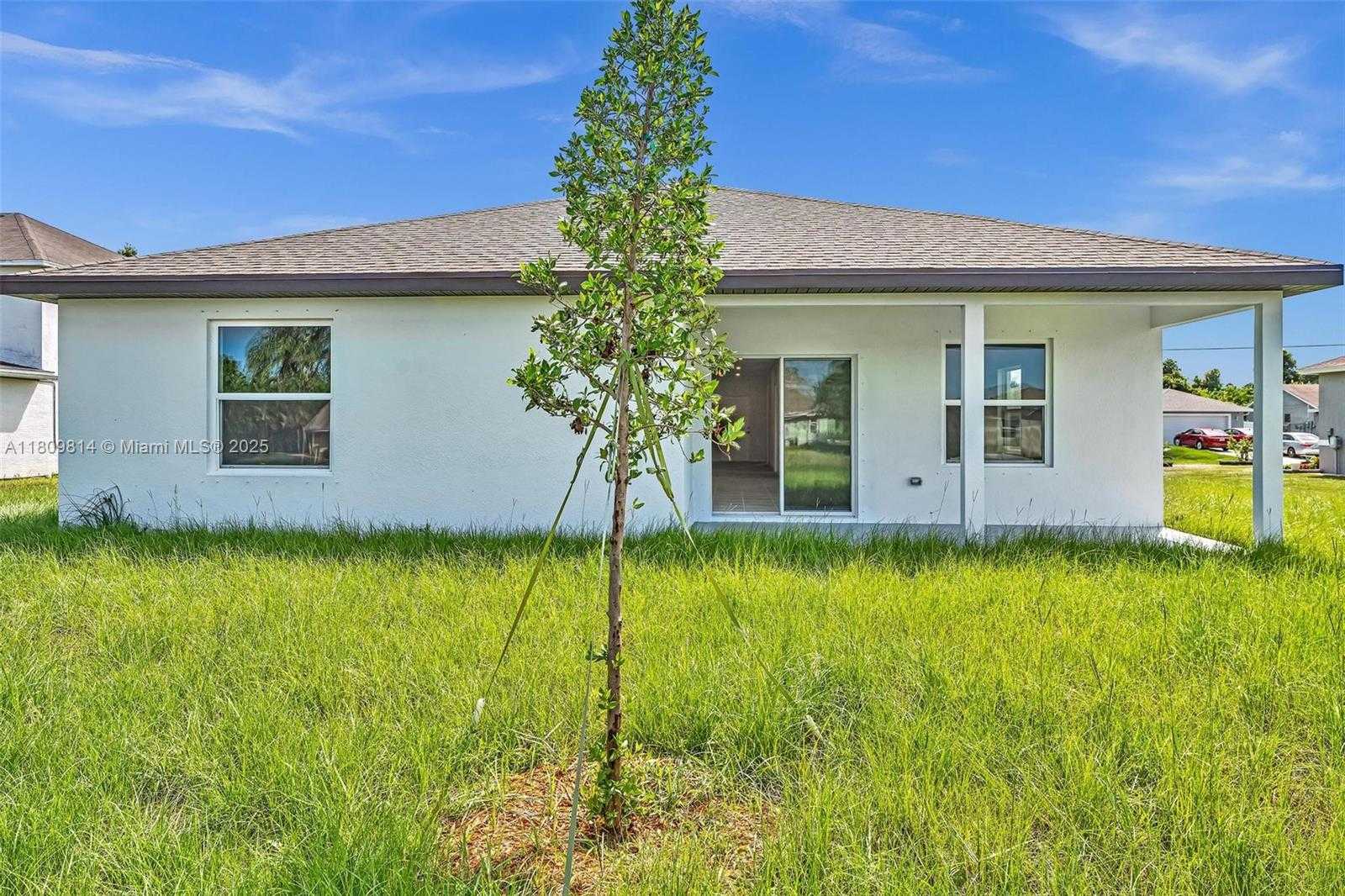 Small Image of 2033 SOUTH WEST CASTINET LN, Port St. Lucie Number 41