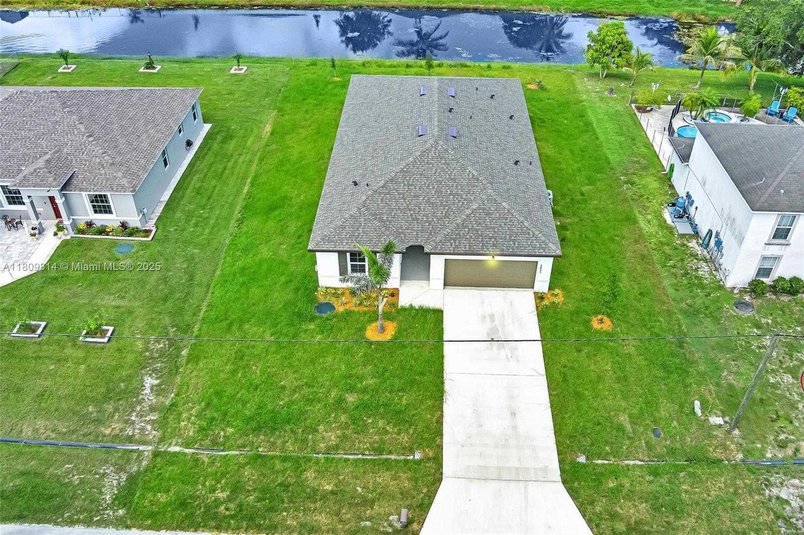 Small Image of 2033 SOUTH WEST CASTINET LN, Port St. Lucie Number 43