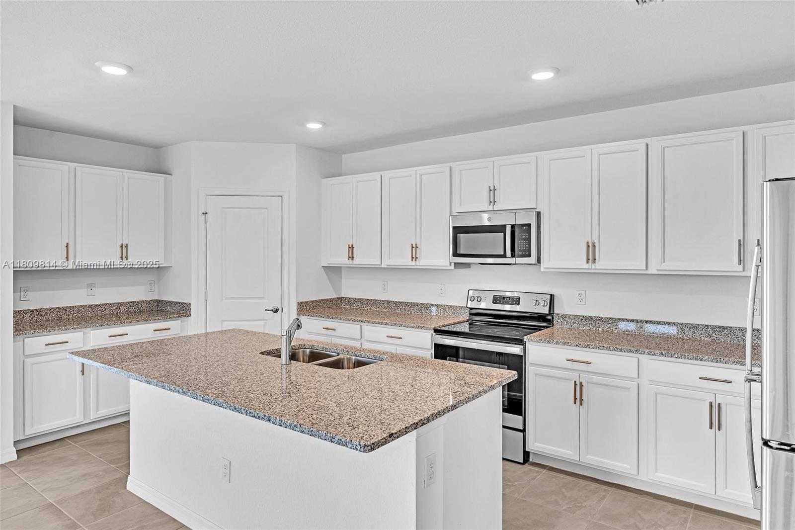 Small Image of 2033 SOUTH WEST CASTINET LN, Port St. Lucie Number 9