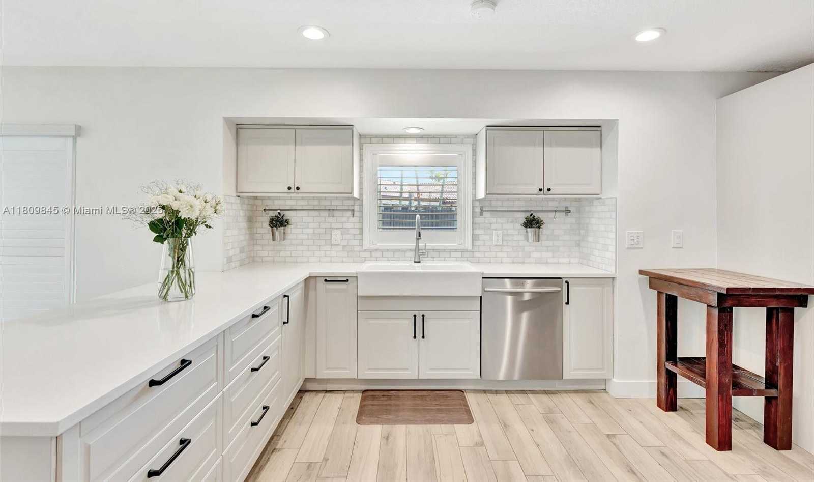 Small Image of 651 EAST LAKE DASHA DR, Plantation Number 10
