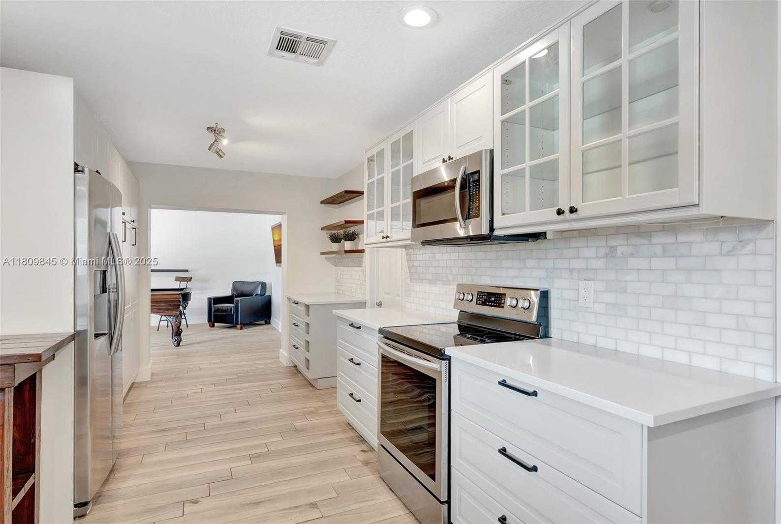 Small Image of 651 EAST LAKE DASHA DR, Plantation Number 12