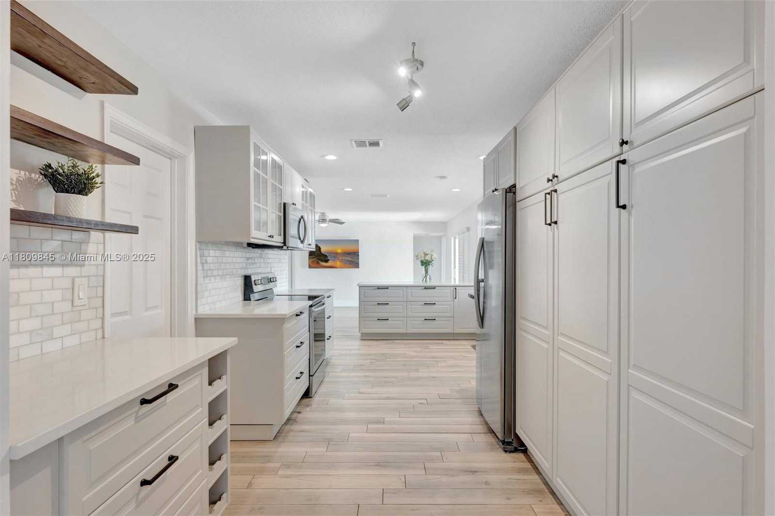 Small Image of 651 EAST LAKE DASHA DR, Plantation Number 13