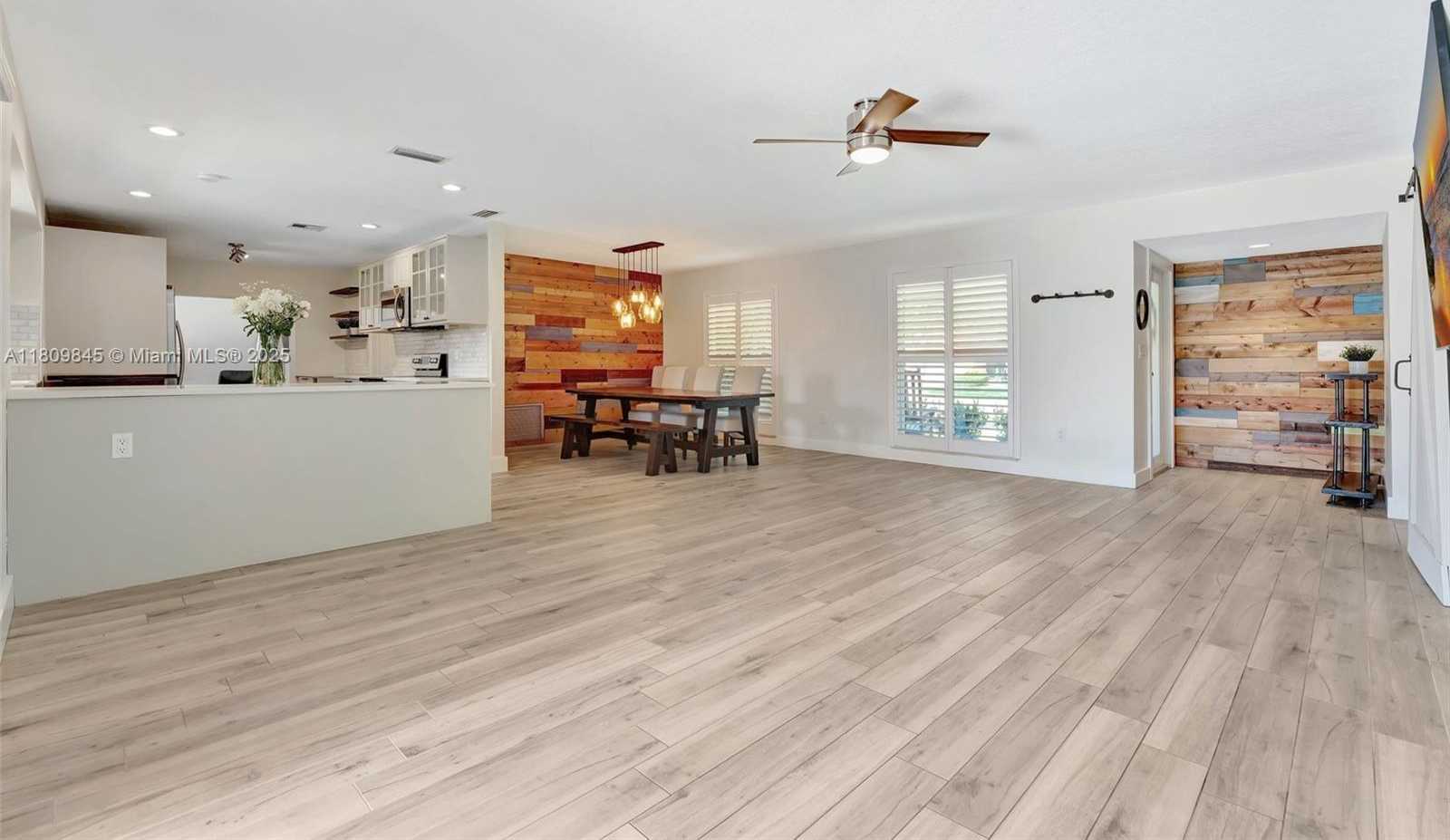 Small Image of 651 EAST LAKE DASHA DR, Plantation Number 3